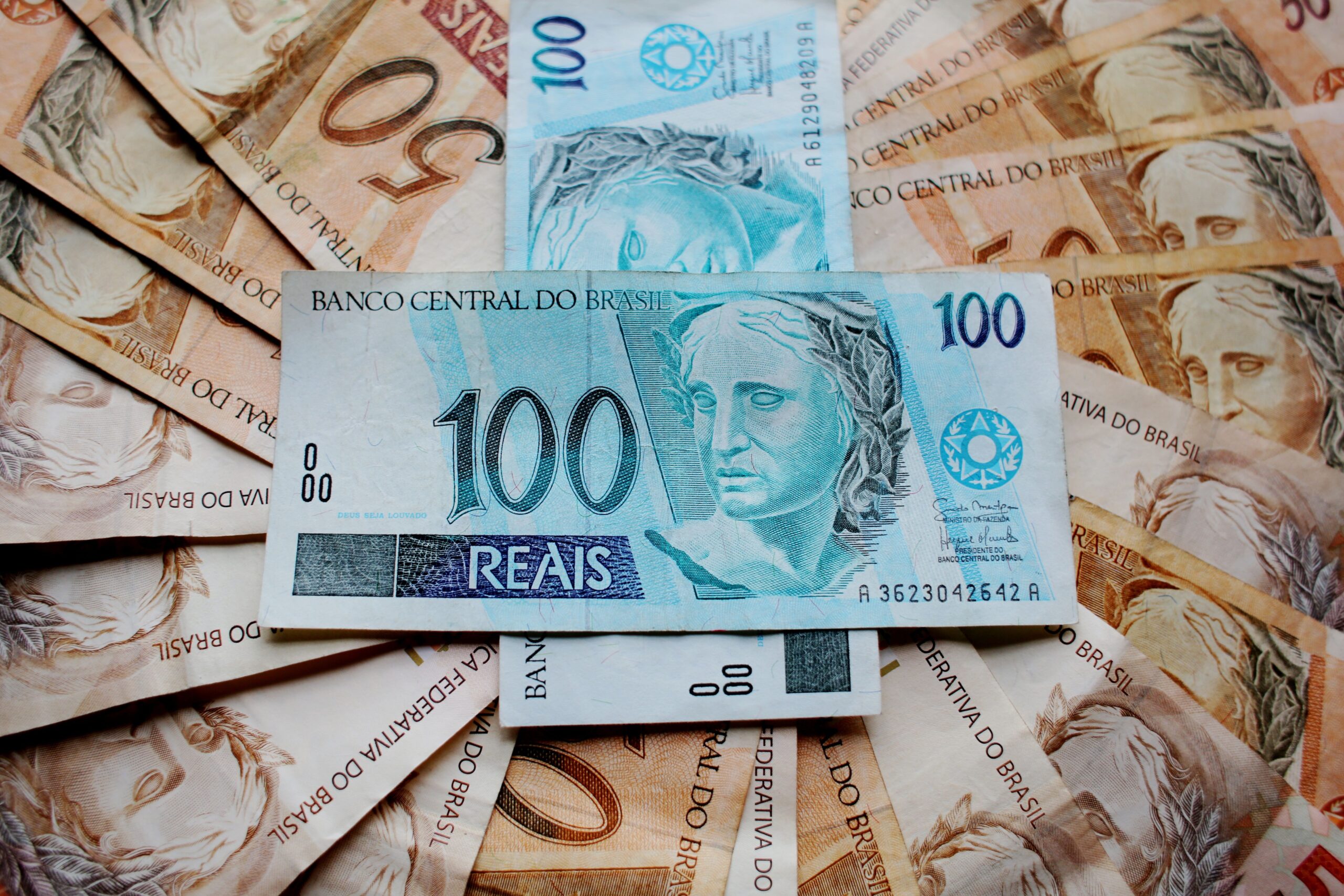 Tesouro Direto ou CDB: onde rende mais aplicando 100,00 reais ?